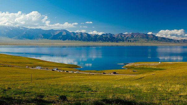 新疆全线天池吐鲁番青海湖塔尔寺沙坡头莫高窟月牙泉草原14日游
